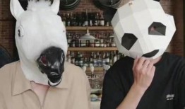 刘大锤爆料熊抱猫视频,萌态可掬引发网友热议